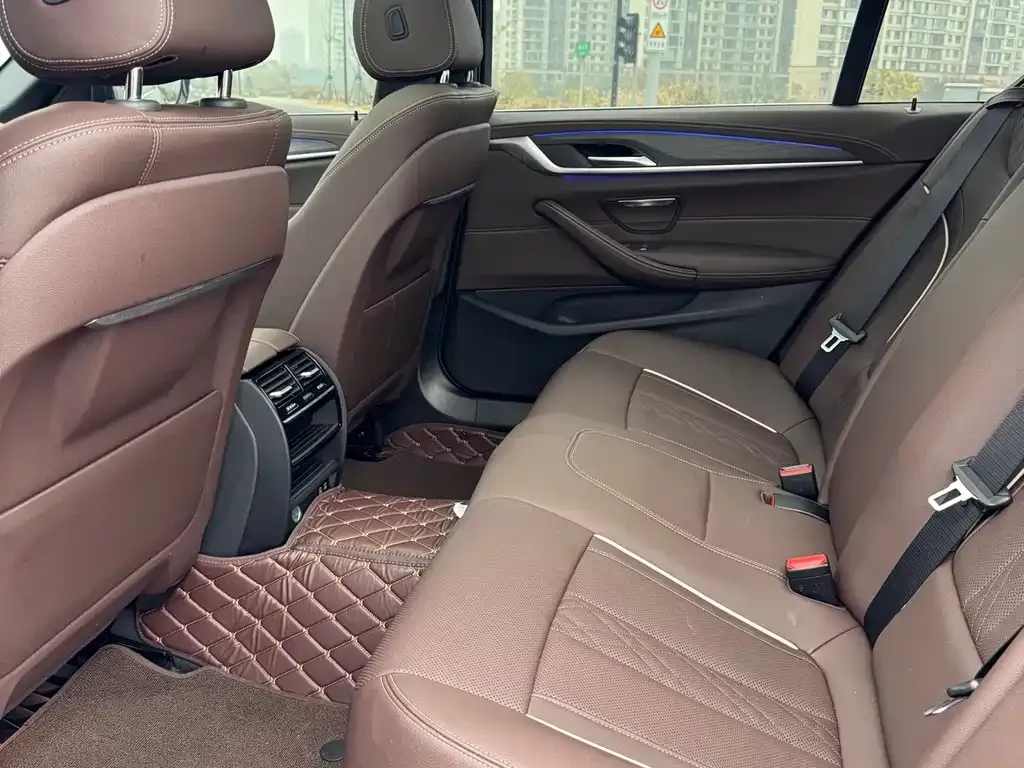 BMW 5 Series 2024 из CN, фото 10