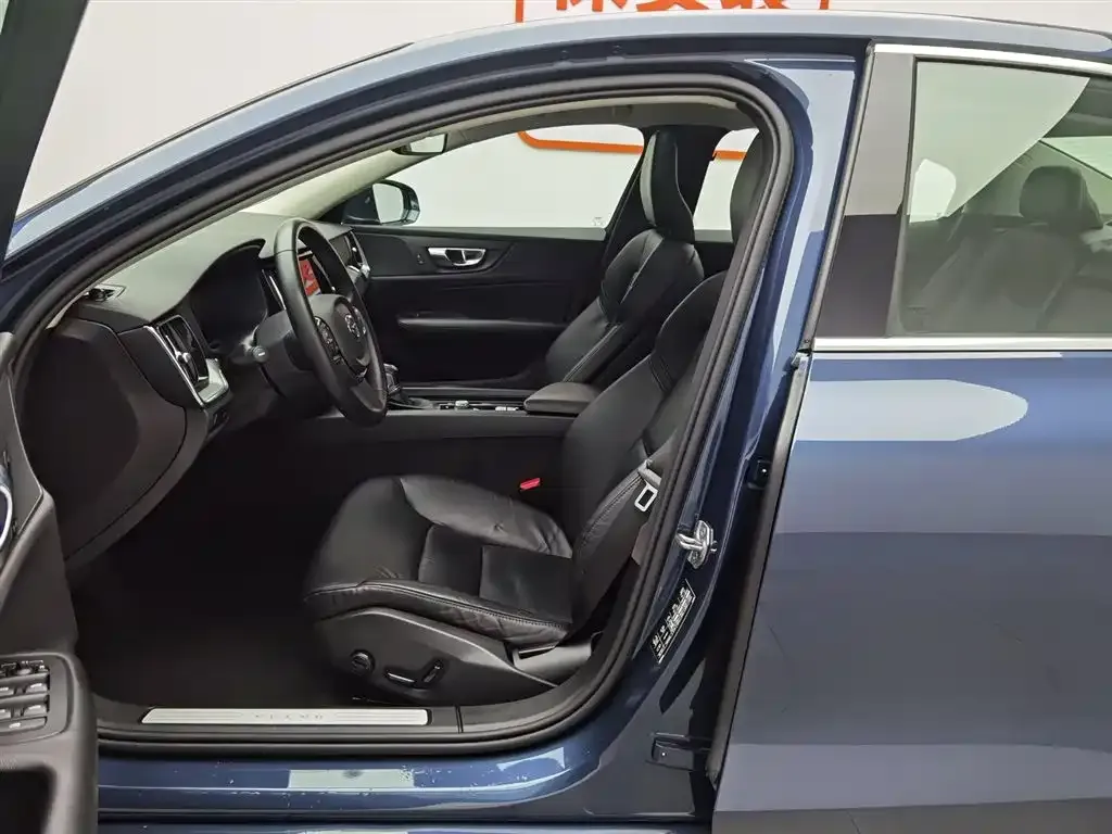 Volvo S60 2021 из CN, фото 3