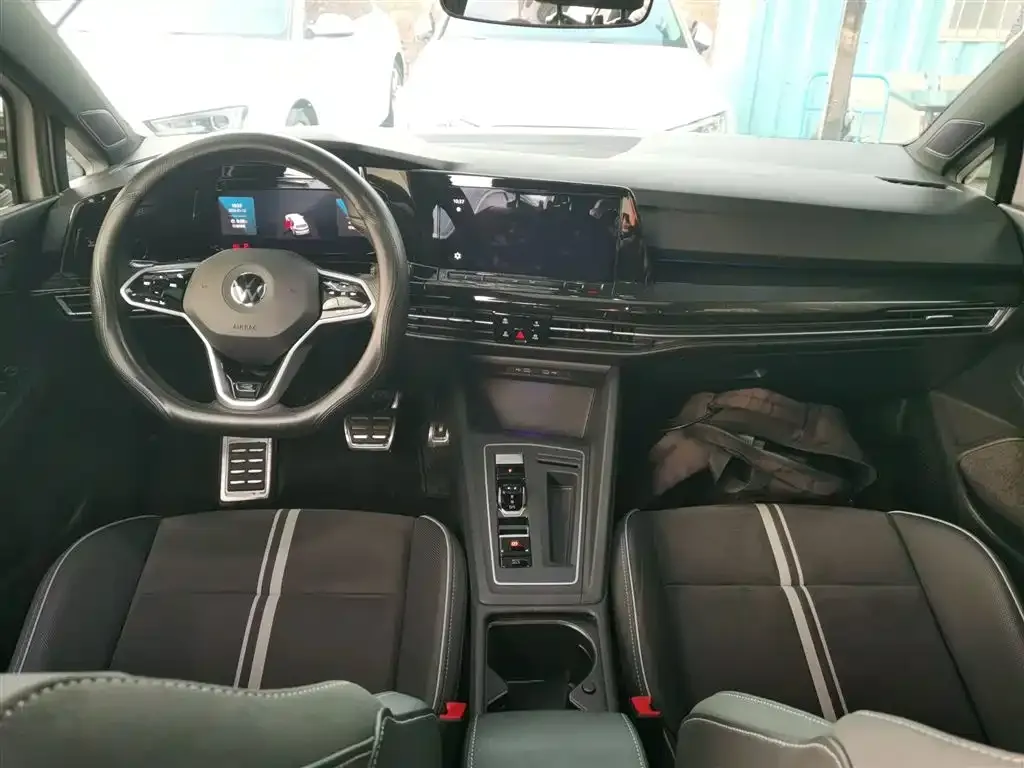 Volkswagen Golf 2023 из CN, фото 10
