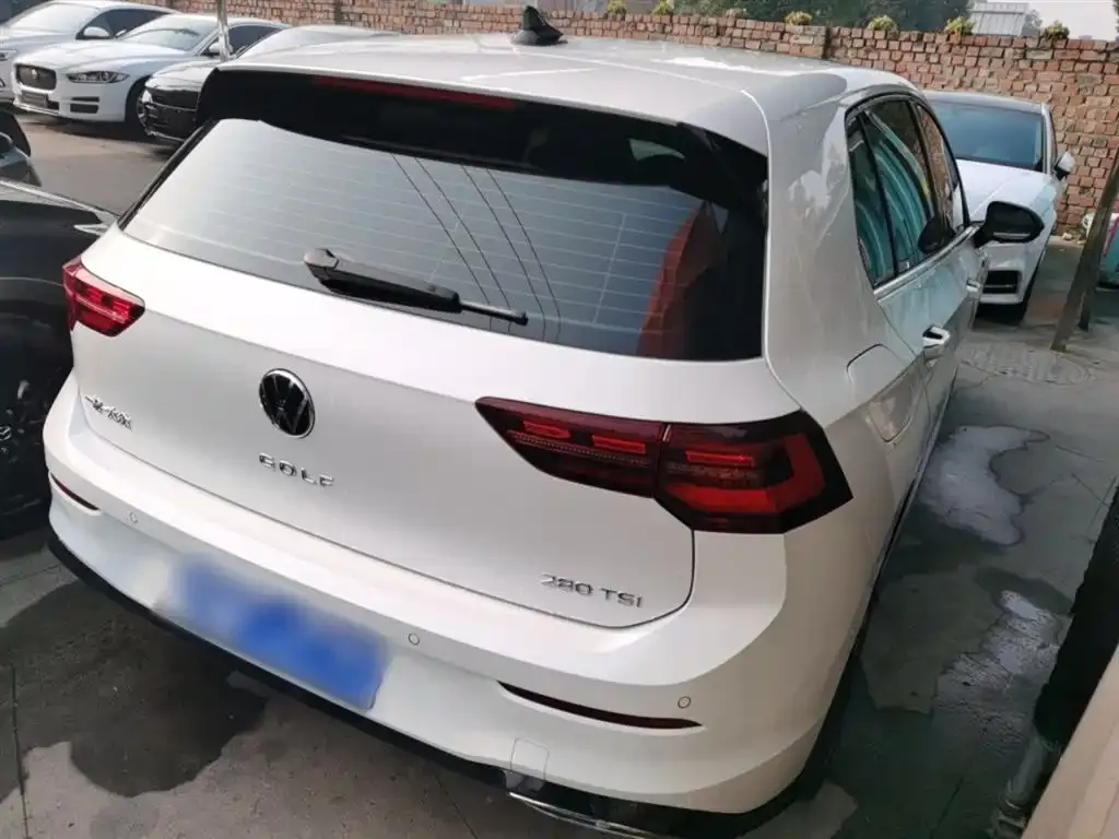 Volkswagen Golf 2023 из CN, фото 2