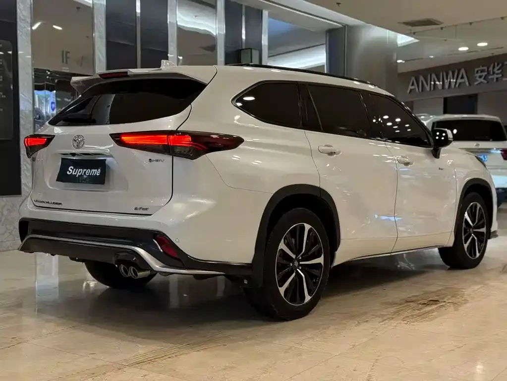 Toyota Crown Kluger 2024 из CN, фото 8