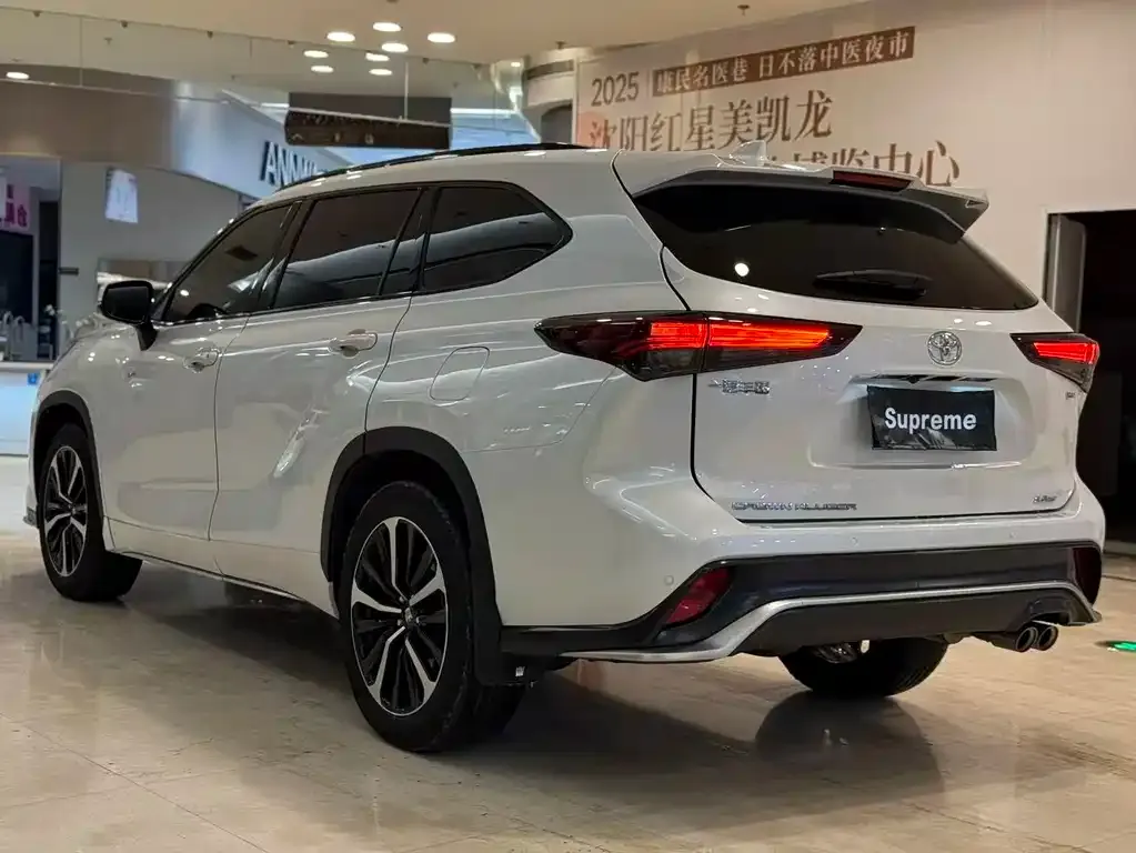 Toyota Crown Kluger 2024 из CN, фото 4