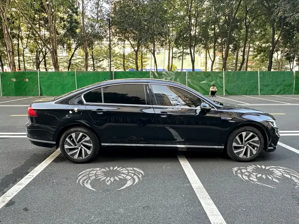 Volkswagen Magotan GTE PHEV 2023 из CN, фото 3