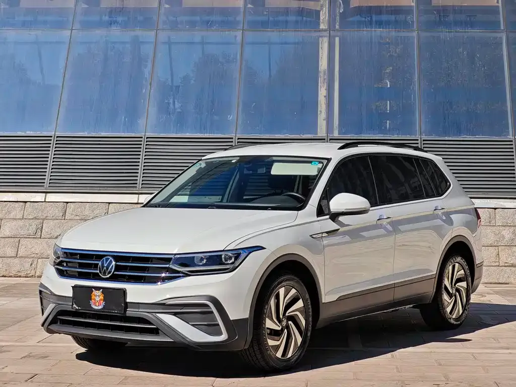 Volkswagen Tiguan L — фото 1
