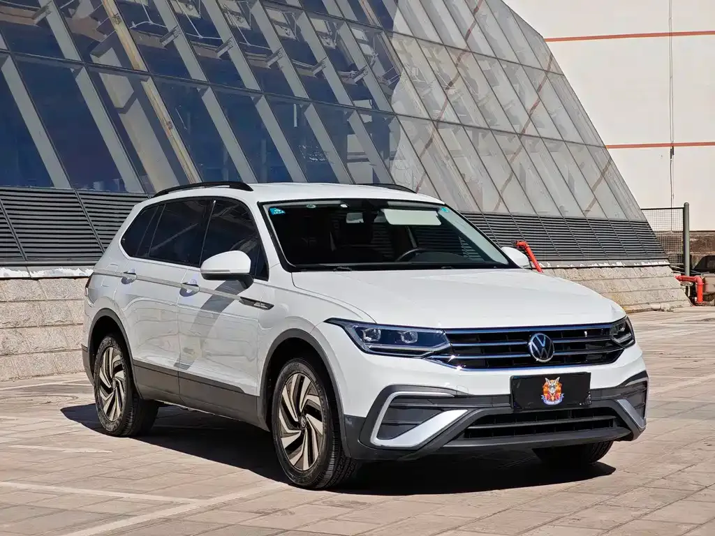 Volkswagen Tiguan L — фото 3
