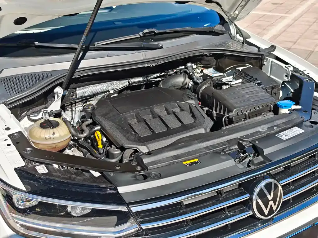 Volkswagen Tiguan L — фото 8