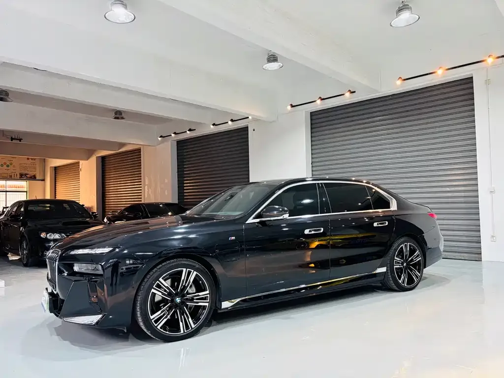 BMW i7 2023 из CN, фото 5