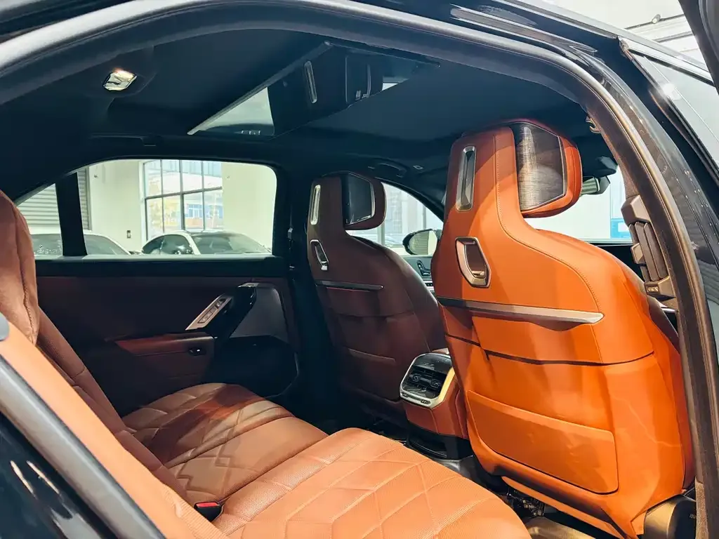 BMW i7 2023 из CN, фото 6