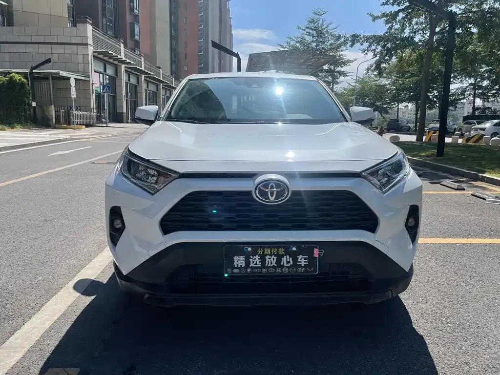 Toyota RAV4 — фото 7