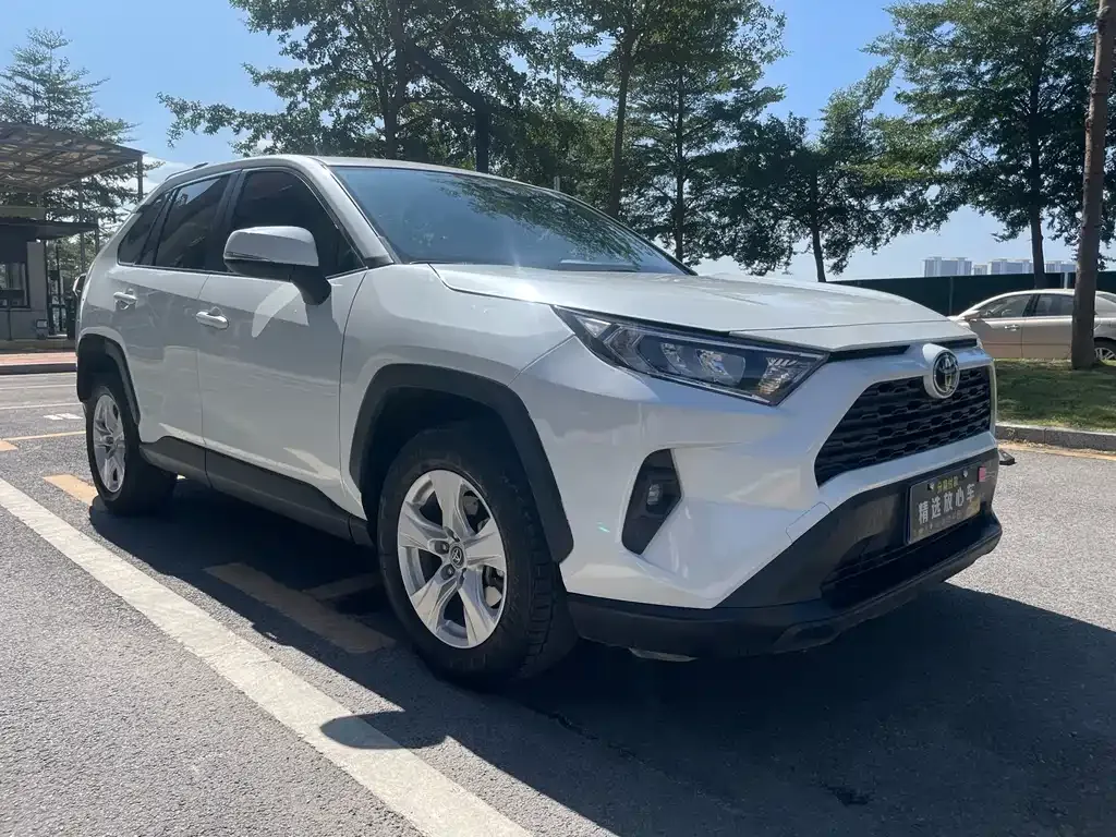 Toyota RAV4 — фото 10