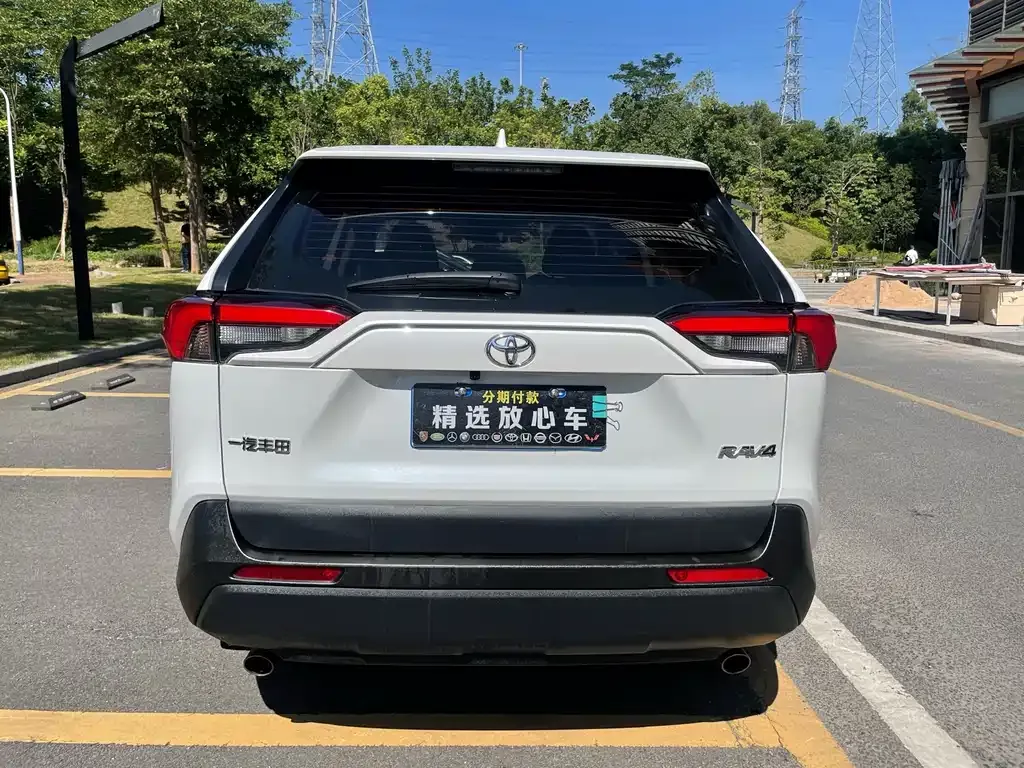 Toyota RAV4 — фото 5