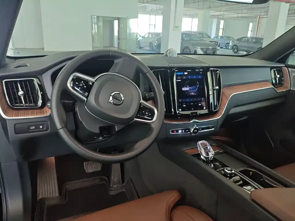 Volvo XC60 PHEV 2024 из CN, фото 6