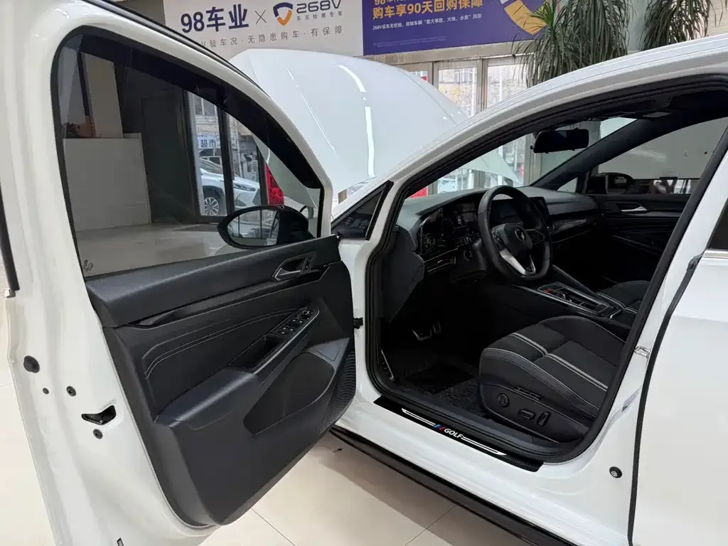 Volkswagen Golf 2022 из CN, фото 8