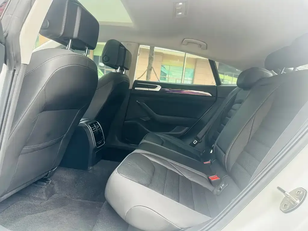 Volkswagen CC 2023 из CN, фото 4