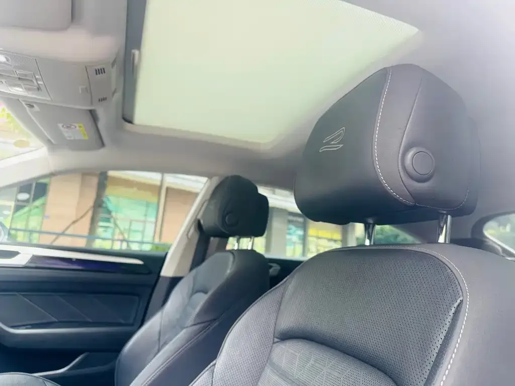 Volkswagen CC 2023 из CN, фото 2