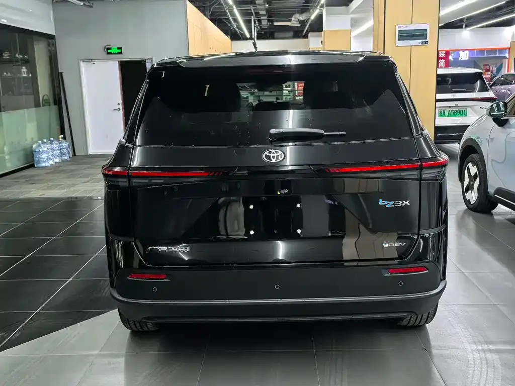 Toyota Platinum 3X 2025 из CN, фото 6