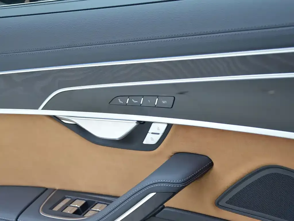 Audi A8 2024 из CN, фото 6