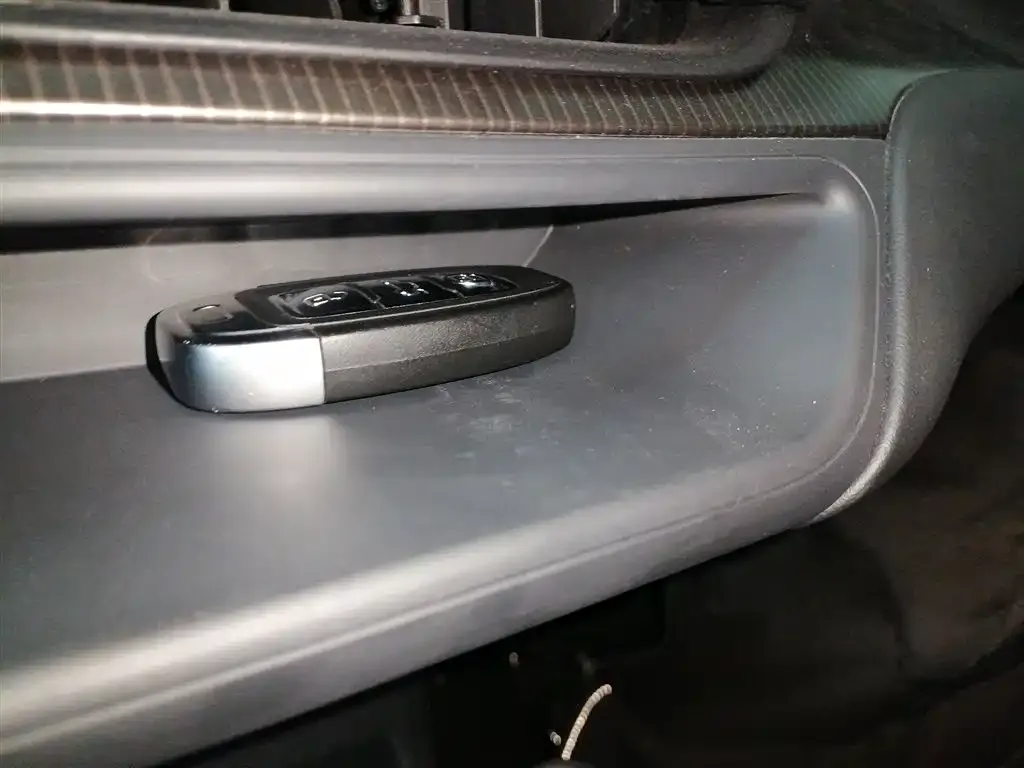 Hongqi E-QM5 2023 из CN, фото 3