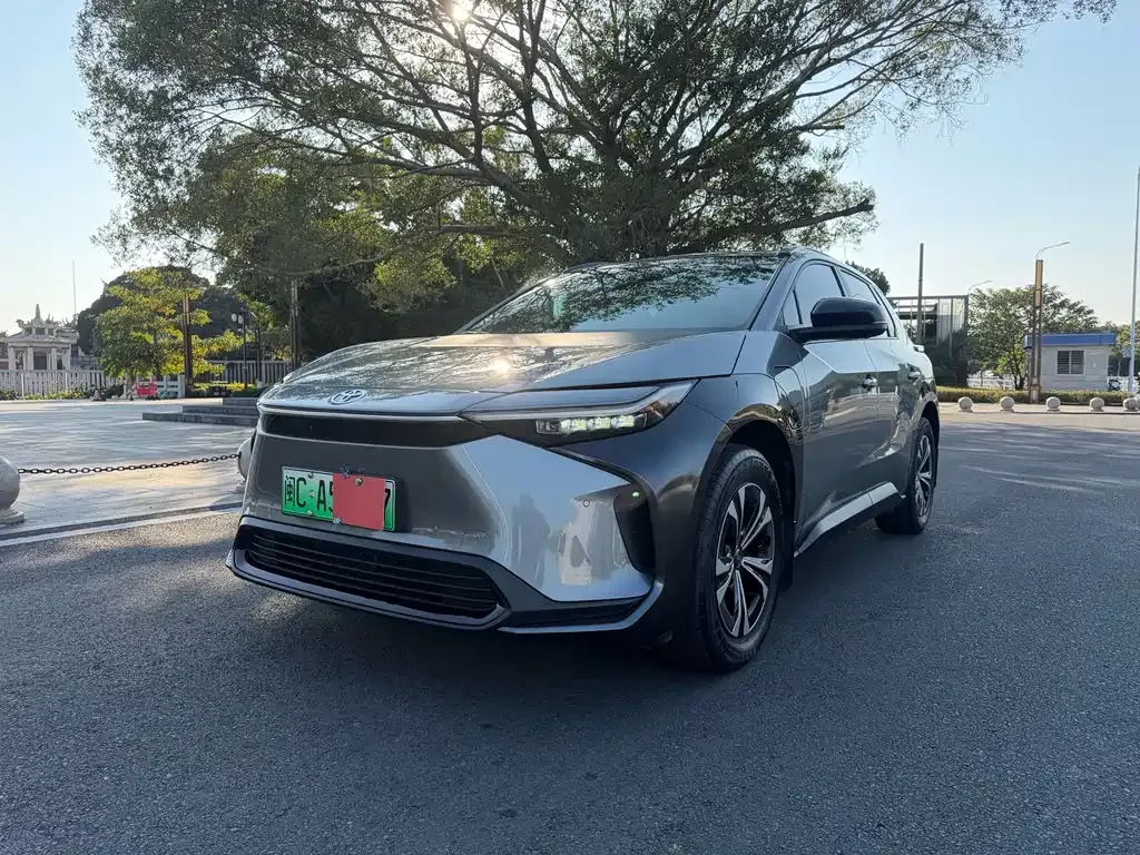 Toyota bZ4X 2023 из CN, фото 1