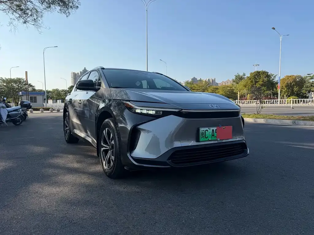 Toyota bZ4X 2023 из CN, фото 7