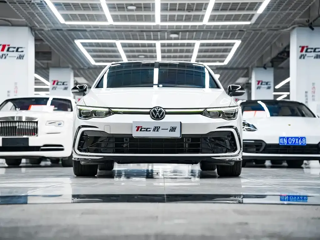 Volkswagen Golf 2024 из CN, фото 4