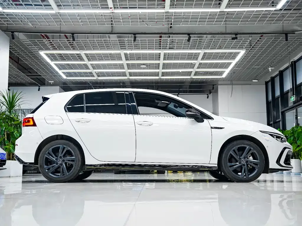 Volkswagen Golf 2024 из CN, фото 10