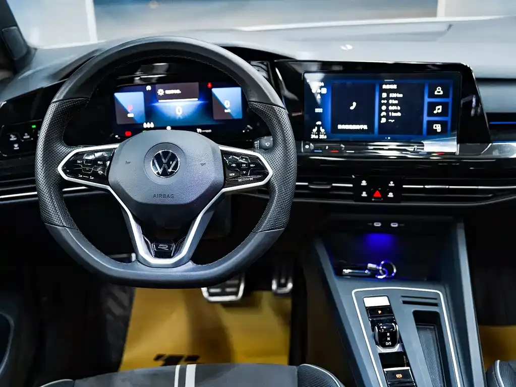 Volkswagen Golf 2024 из CN, фото 7
