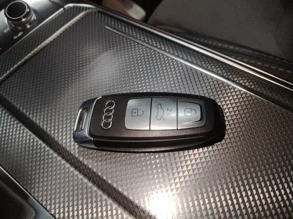 Audi A6L 2021 из CN, фото 10