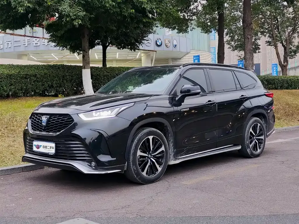 Toyota Crown Kluger 2023 из CN, фото 1