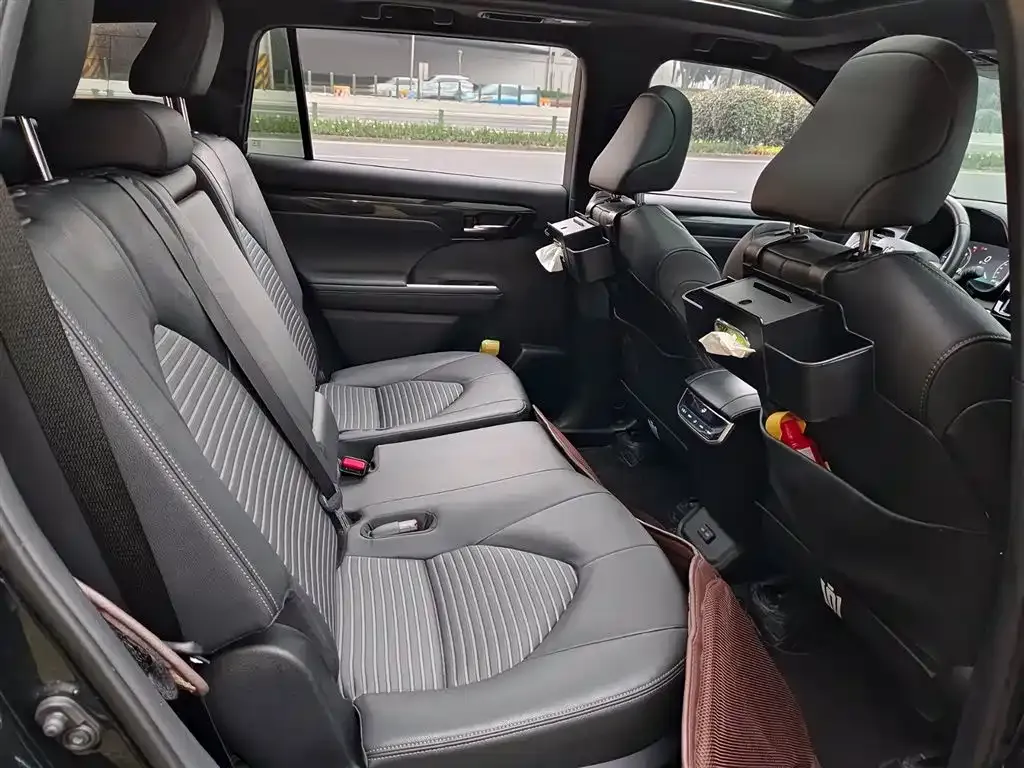 Toyota Crown Kluger 2023 из CN, фото 2