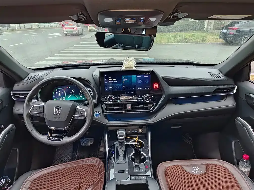 Toyota Crown Kluger 2023 из CN, фото 3