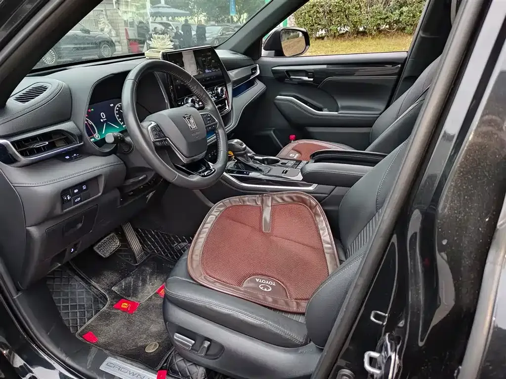 Toyota Crown Kluger 2023 из CN, фото 10