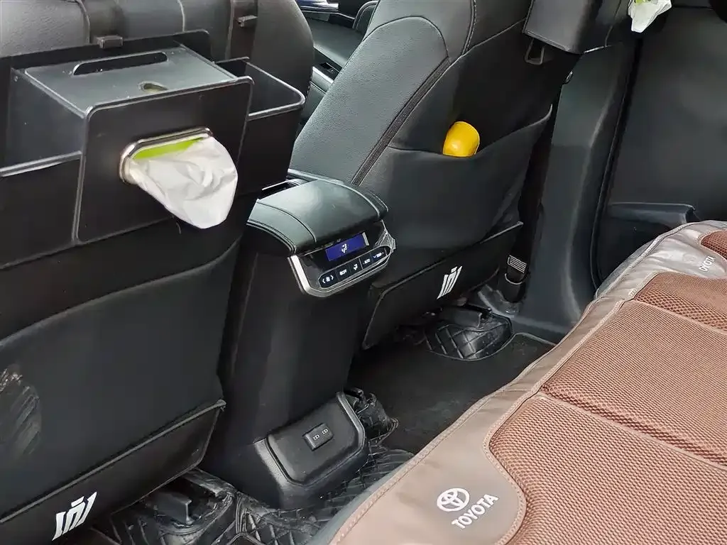 Toyota Crown Kluger 2023 из CN, фото 4