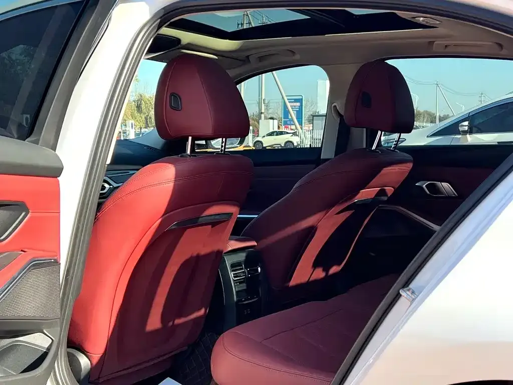 BMW 3 Series 2024 из CN, фото 7