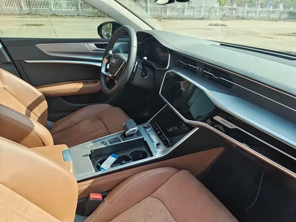 Audi A7L 2024 из CN, фото 4