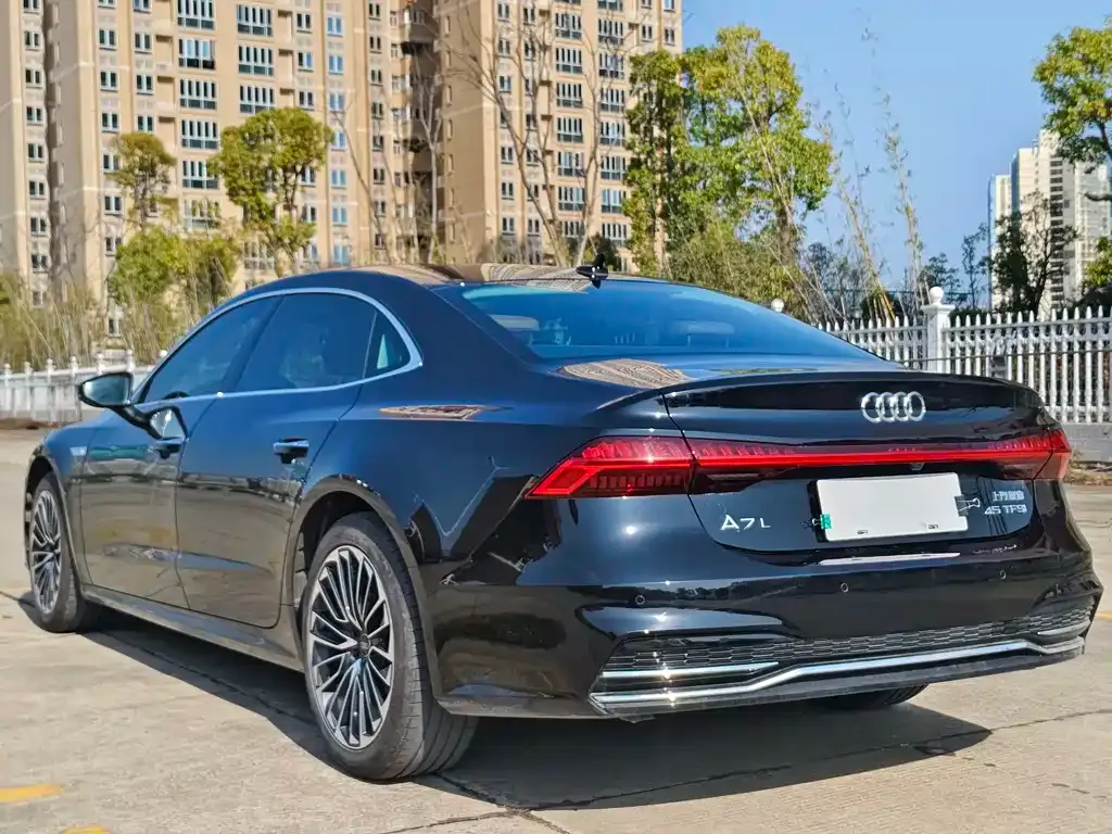 Audi A7L 2024 из CN, фото 9