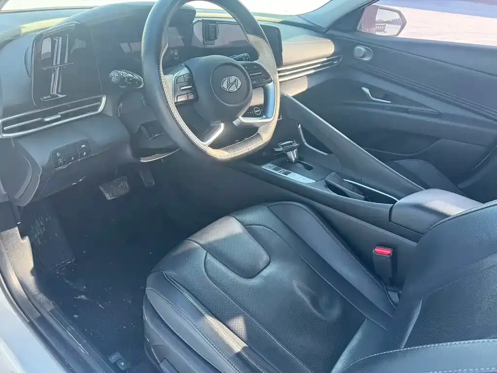 Hyundai Elantra 2022 из CN, фото 3