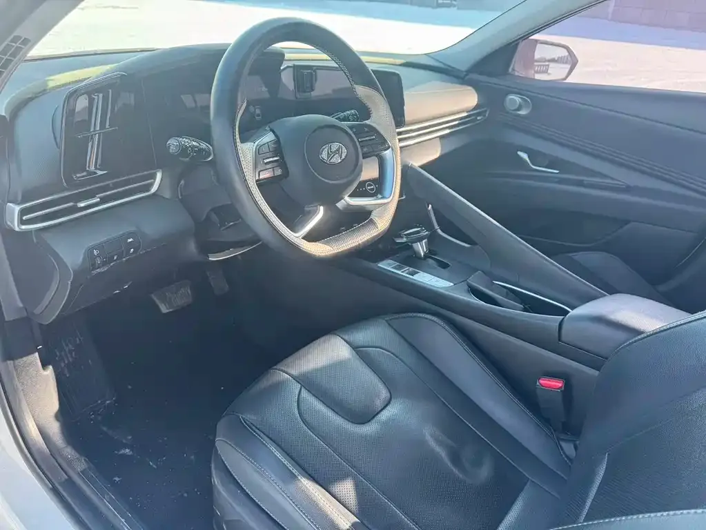 Hyundai Elantra 2022 из CN, фото 10