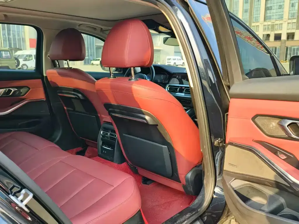 BMW 3 Series 2021 из CN, фото 2
