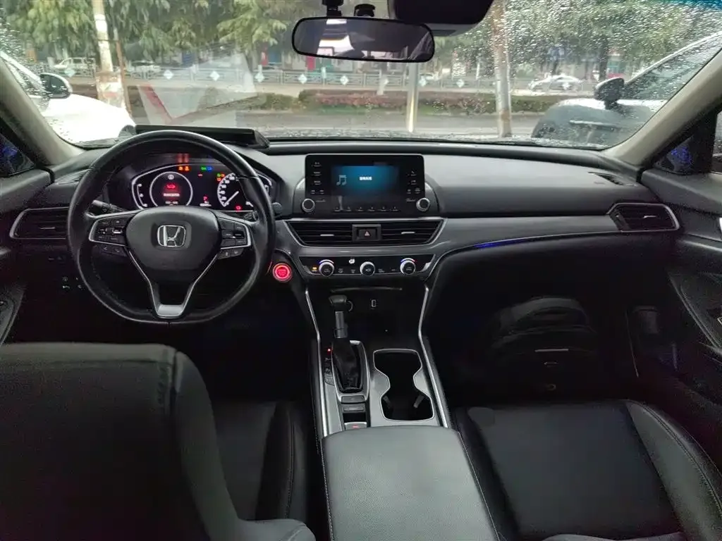 Honda Accord — фото 10