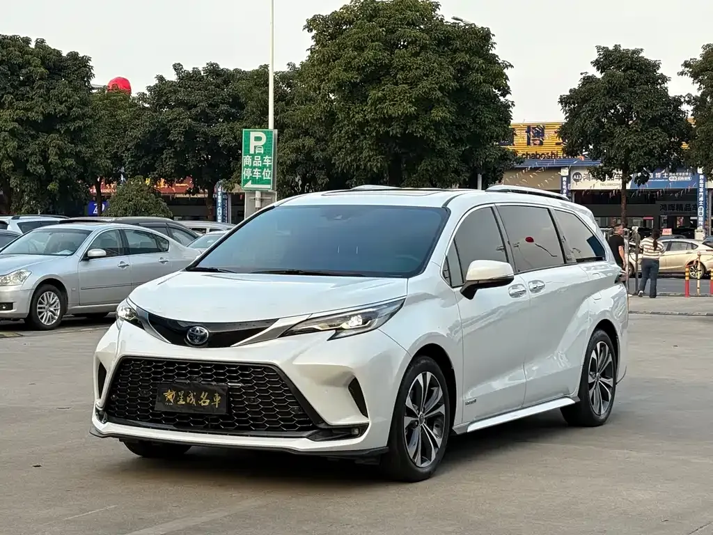 Toyota Granvia 2024 из CN, фото 1