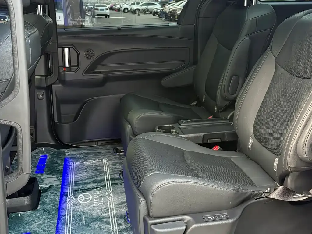Toyota Granvia 2024 из CN, фото 2