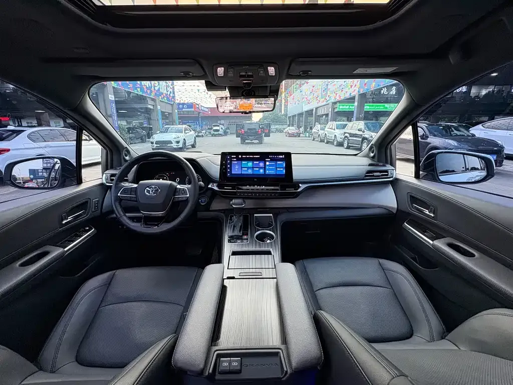 Toyota Granvia 2024 из CN, фото 7