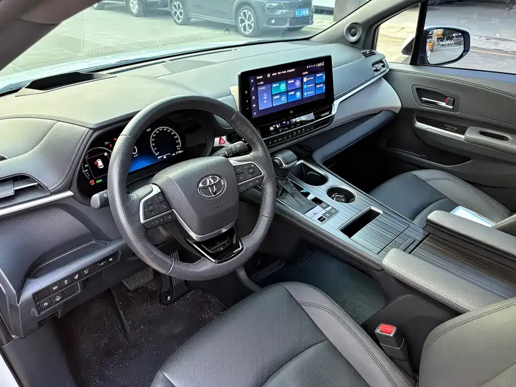 Toyota Granvia 2024 из CN, фото 8