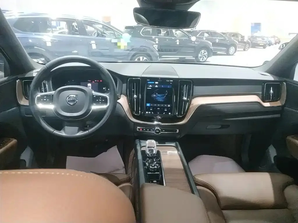 Volvo XC60 2023 из CN, фото 4