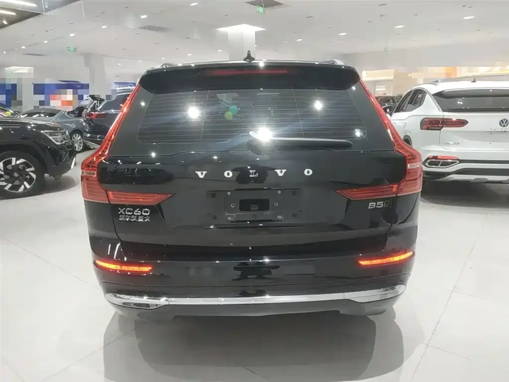 Volvo XC60 2023 из CN, фото 2