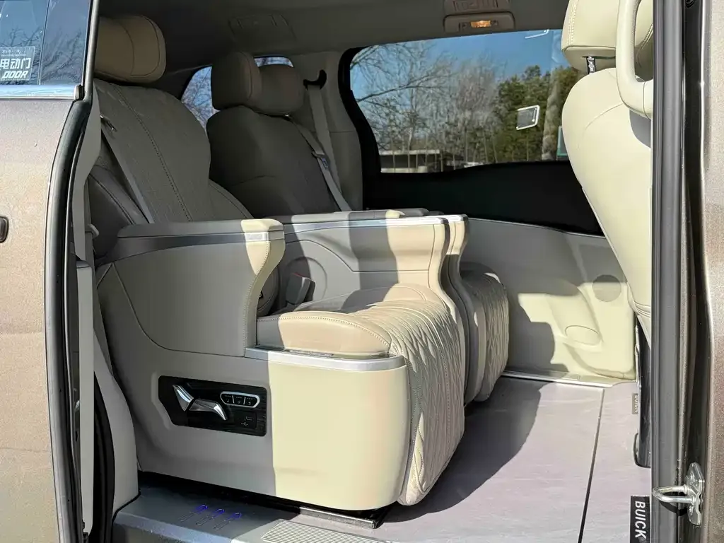 Buick GL8 2025 из CN, фото 2