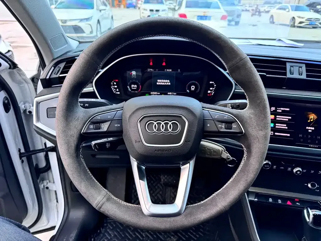 Audi Q3 2023 из CN, фото 9