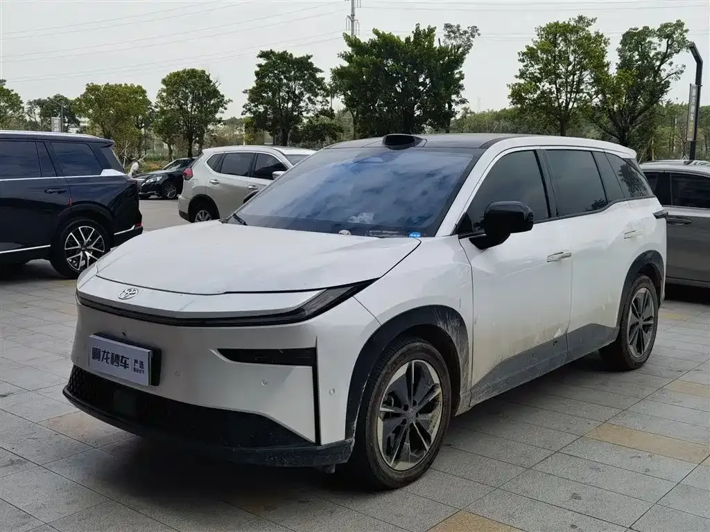 Toyota Platinum 3X 2025 из CN, фото 1