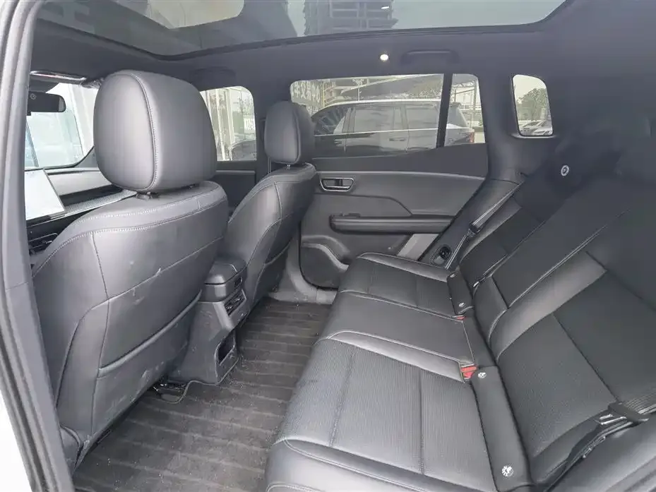Toyota Platinum 3X 2025 из CN, фото 2